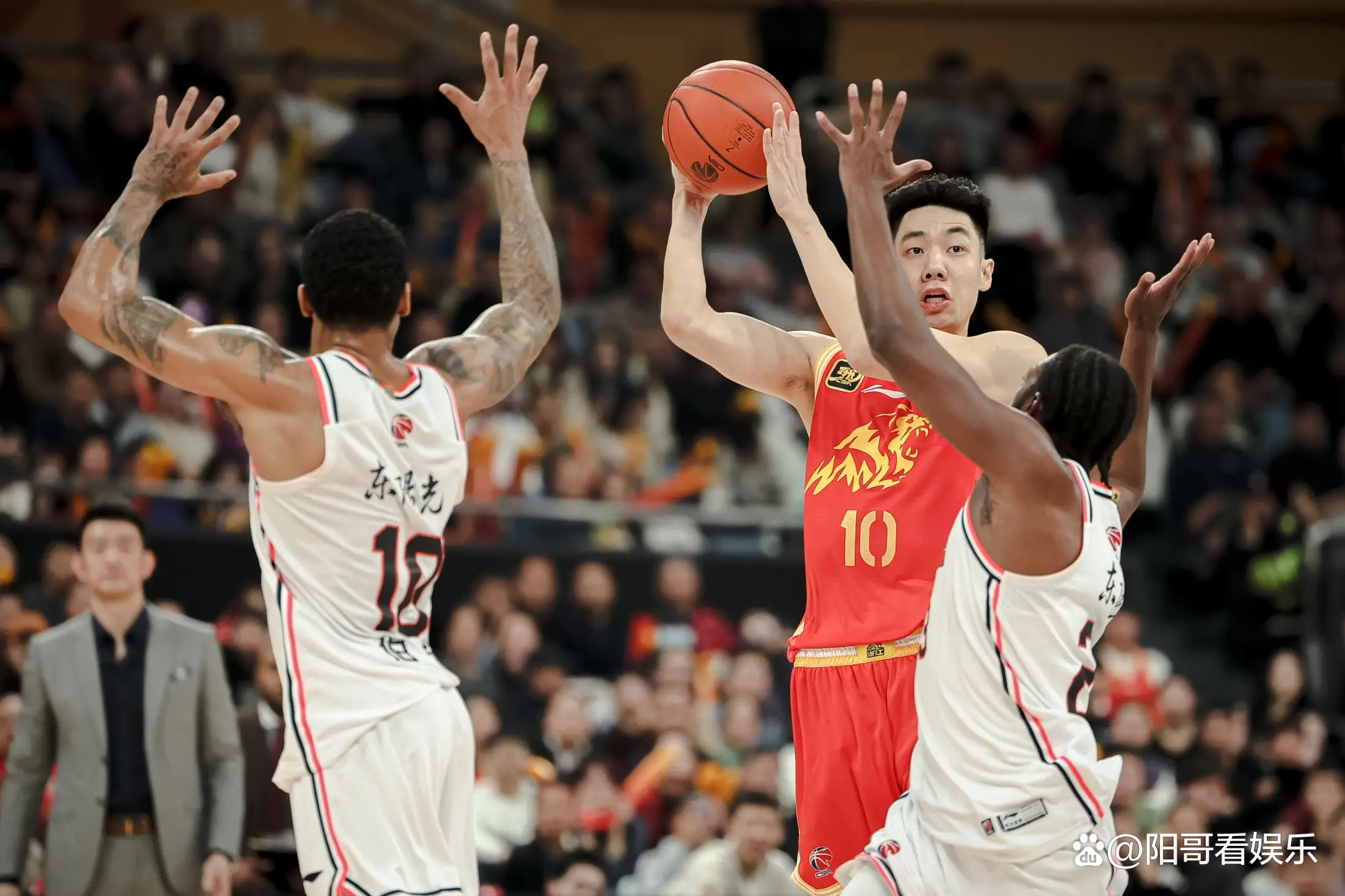 赛场追踪:每一圈背后的风云变幻 赛场追踪:每一圈背后的风云变幻